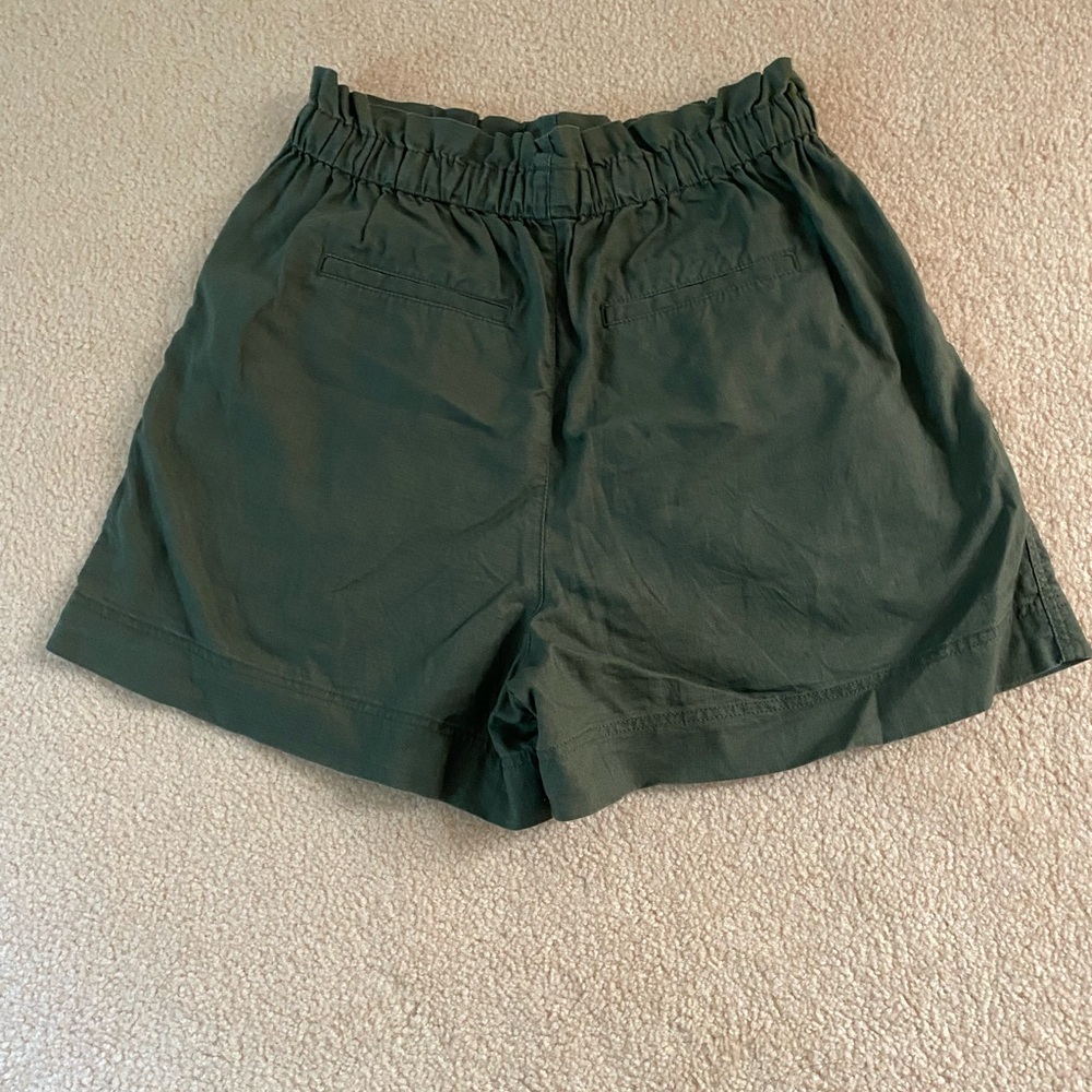 UNIQLO Green Shorts with Drawstring - Picture 2 of 3